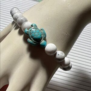 Turquoise Turtle White Beaded Stretch Bracelet